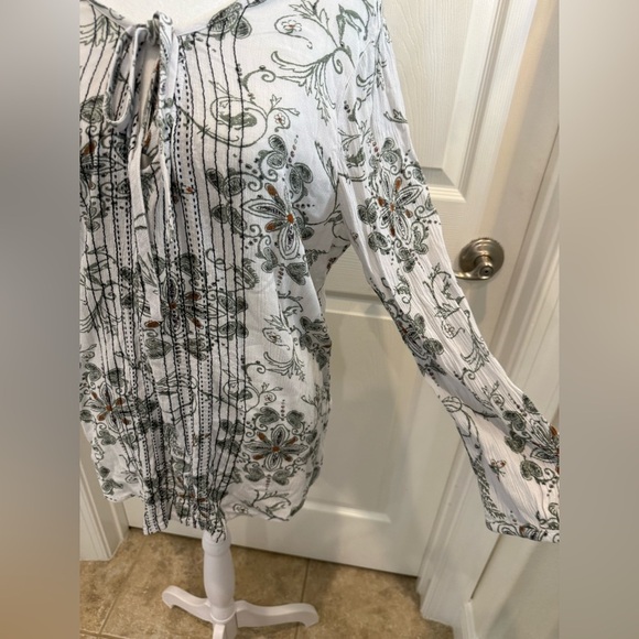 Hinge Green and White 3/4 Sleeve Tie Front Blouse size 1 - Picture 2 of 6